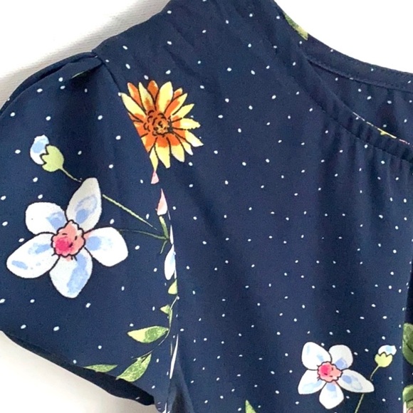 Crescent & Willough Floral flutter cap sleeve blouse, Size L - Picture 8 of 8